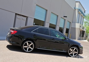 2009 Toyota Camry with Giovanna Mecca wheels