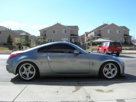 2004 Nissan 350Z with 17x9 motegi touges wheels