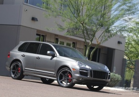 2010 Porsche Cayenne with Giovanna Mecca wheels