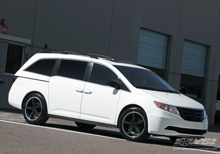 2012 Honda Odyssey with Giovanna Mecca wheels
