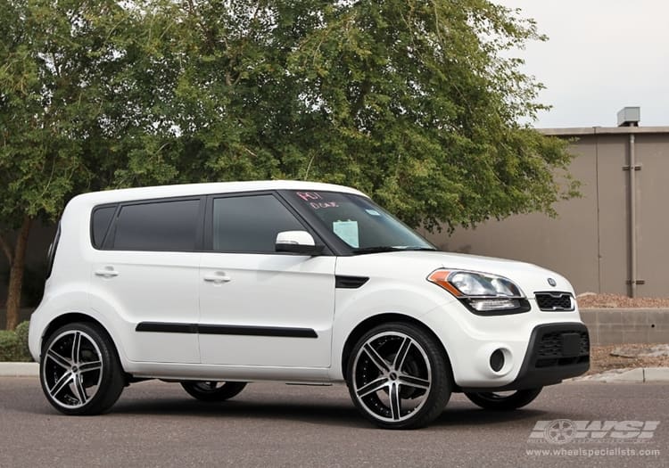 2012 Kia Soul with MKW M107 wheels