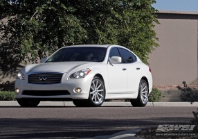 2012 Infiniti M56 with Vossen CV1 wheels