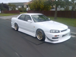 1998 Nissan R31-R34 Skyline 4dr with 18x10.5 unsure wheels