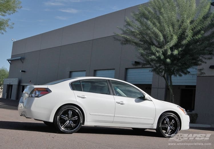 2010 Nissan Altima with MKW M105 wheels
