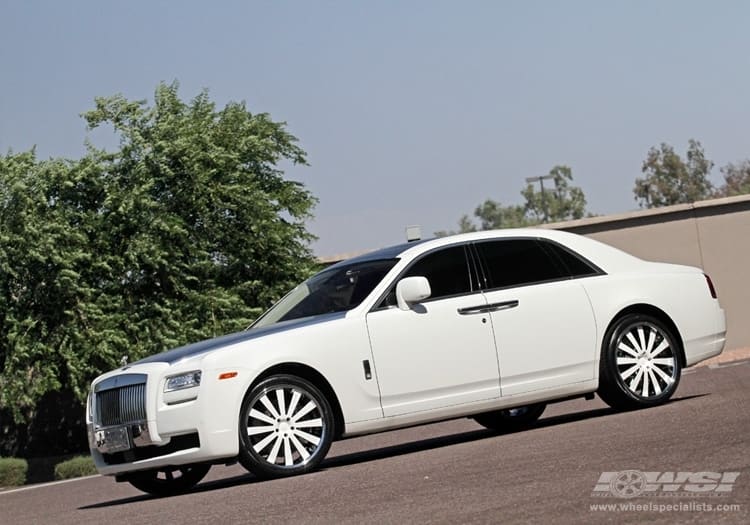 2011 Rolls-Royce Ghost with Giovanna Gianelle Santorini wheels