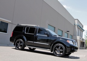 2011 Nissan Pathfinder with MKW M105 wheels