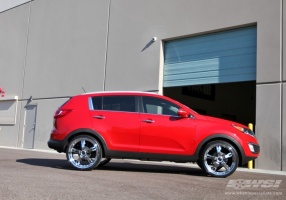 2011 Kia Sportage with Giovanna Gianelle Qatar wheels