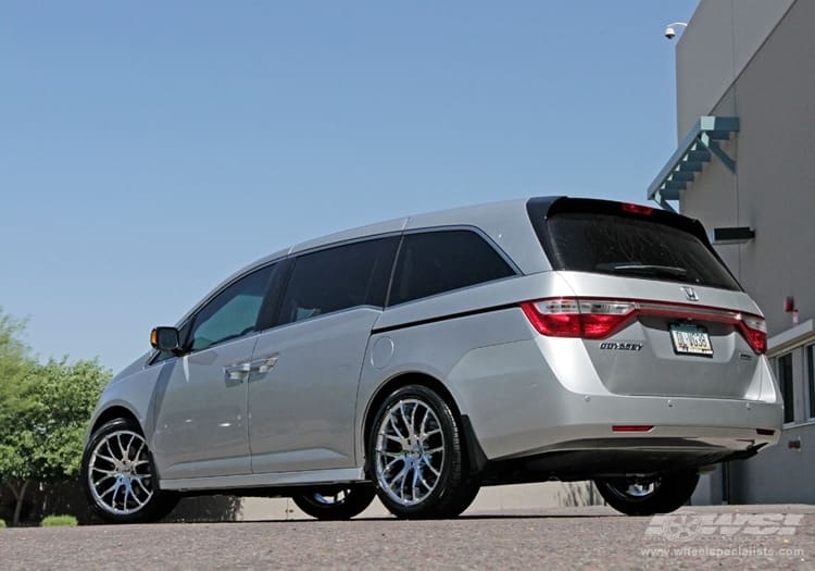 2011 Honda Odyssey with Giovanna Kilis wheels
