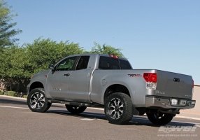 2010 Toyota Tundra with MKW M85 wheels