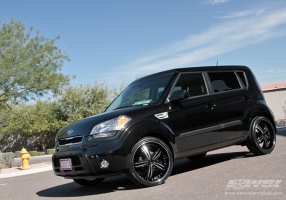 2010 Kia Soul with MKW M105 wheels