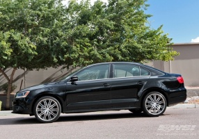 2011 Volkswagen Jetta with Vossen VVS-082 wheels