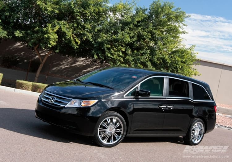 2011 Honda Odyssey with MKW Avenue A601 wheels