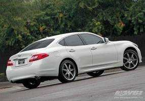 2011 Infiniti M56 with Vossen VVS-086 wheels