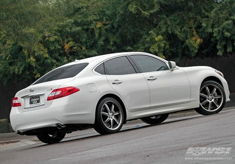 2011 Infiniti M56 with Vossen VVS-086 wheels