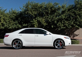 2009 Toyota Camry with Giovanna Gianelle Spezia-5 wheels