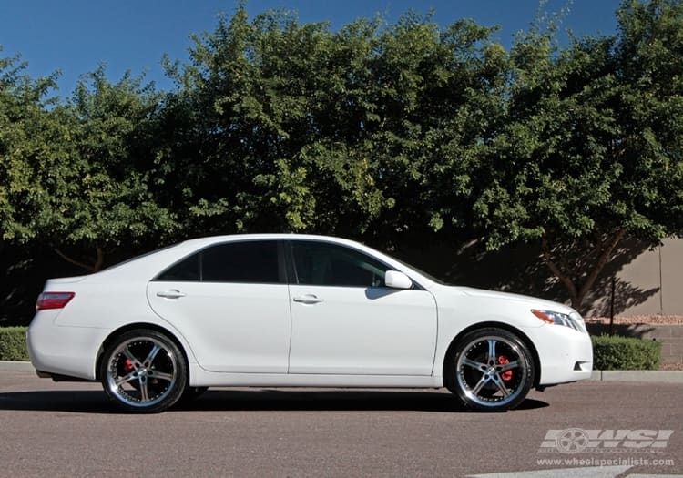 2009 Toyota Camry with Giovanna Gianelle Spezia-5 wheels