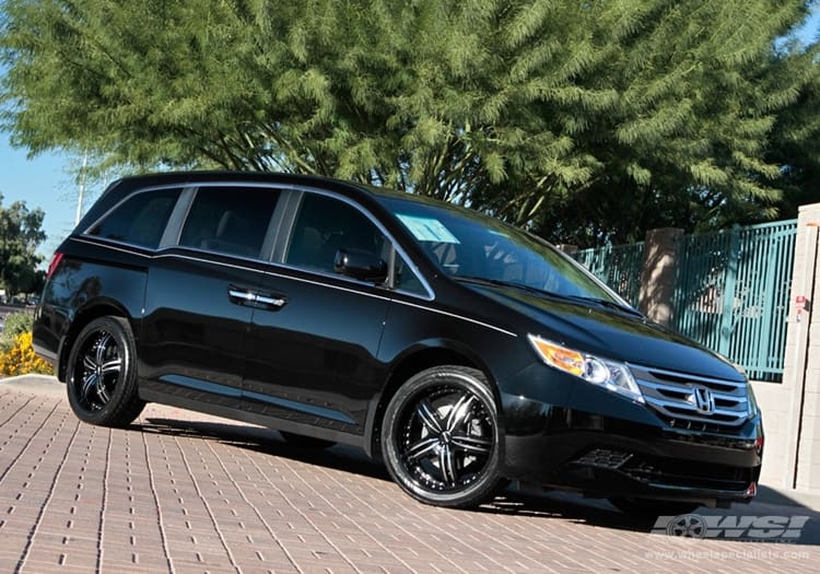2011 Honda Odyssey with MKW M105 wheels