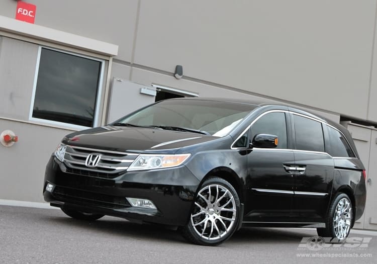 2011 Honda Odyssey with Giovanna Kilis wheels