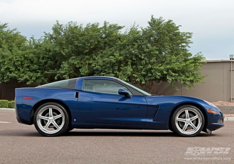 2010 Chevrolet Corvette with Vossen VVS-087 wheels