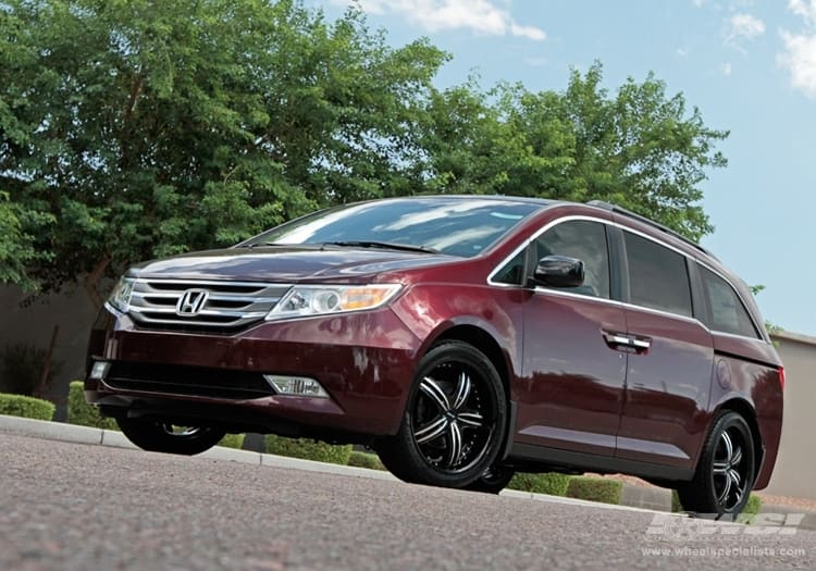 2011 Honda Odyssey with MKW M105 wheels